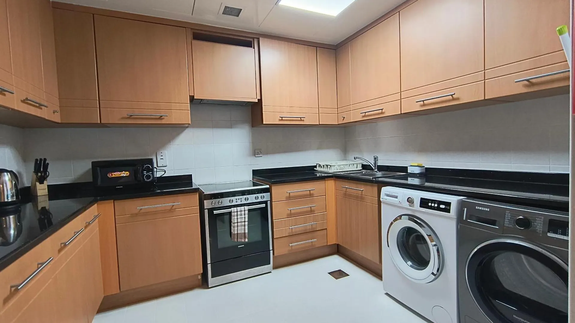 Trinity Holiday Homes - Sheikh Zayed Road Near To Financial Center Metro Station Dubai United Arab Emirates