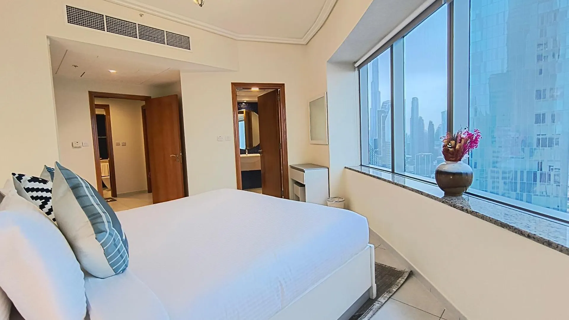 Trinity Holiday Homes - Sheikh Zayed Road Near To Financial Center Metro Station Dubai